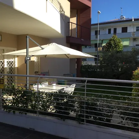 A 100 Metri Dal Mare... Con Giardino Apartmán *